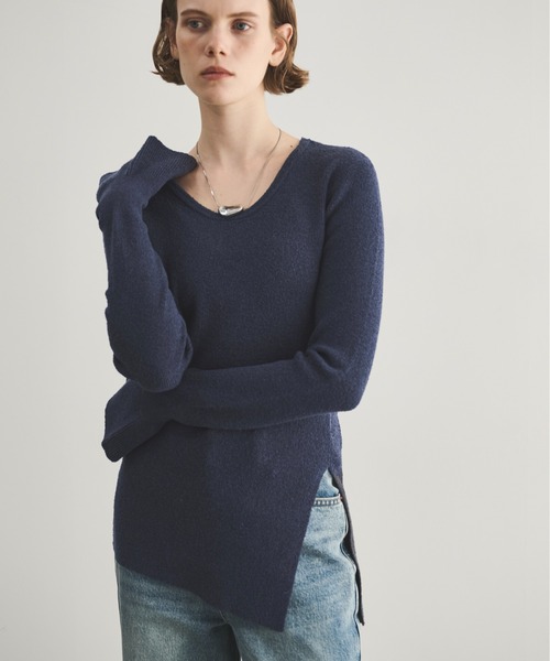 LOSCa(ロスカ)の「カットディテールスラブニットトップス(ニット/セーター・レディース・チャコールグレー/アイボリー/ボルドー/ラベンダー・FREE)」の8枚目の写真