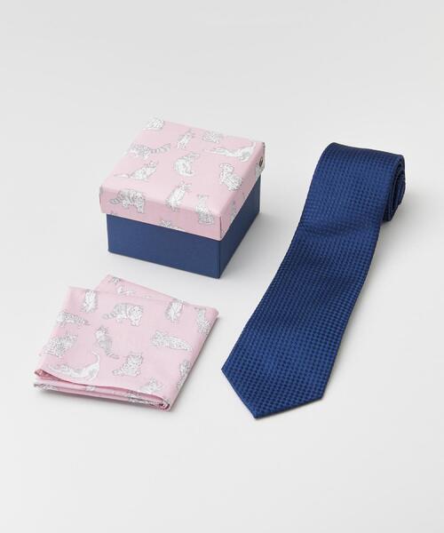TAKEO KIKUCHI(タケオキクチ)の「【BOXセット】ベーシックネクタイ&リバティハンカチ 特製ギフトセット(ネクタイ・メンズ・グリーン/ボルドー/ピンク系/ネイビー・00)」の2枚目の写真