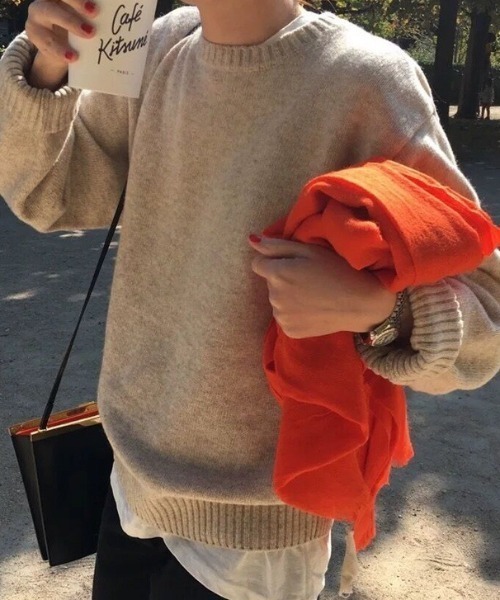 cammie(キャミー)の「クルーネックオーバーサイズニット(ニット/セーター・レディース・ホワイト/ブルー/ベージュ/ブラック・F)」の21枚目の写真