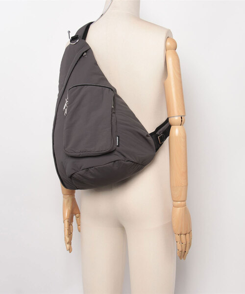 ADAM PATEK(アダムパテック)の「【ADAMPATEK/アダムパテック】nylon sling bag ナイロンスリングバッグ(バックパック/リュック・メンズ・ブラック/グレー・FREE)」の6枚目の写真