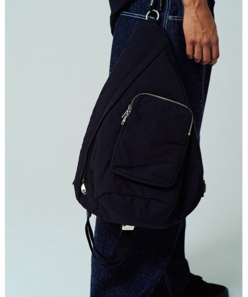 ADAM PATEK(アダムパテック)の「【ADAMPATEK/アダムパテック】nylon sling bag ナイロンスリングバッグ(バックパック/リュック・メンズ・ブラック/グレー・FREE)」の1枚目の写真