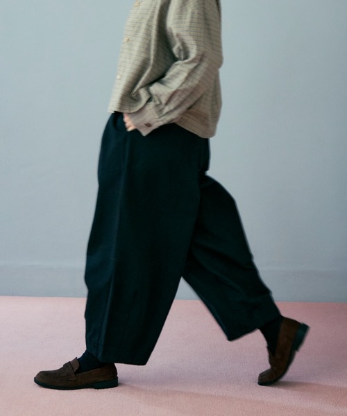 Crisp(クリスプ)の「クロップドボリュームパンツ(チノパンツ・レディース・アイボリー/ブラック/ブラウン・FREE)」の2枚目の写真