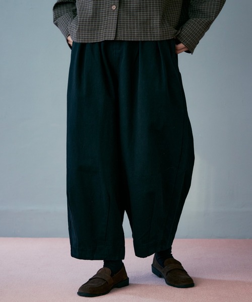 Crisp(クリスプ)の「クロップドボリュームパンツ(チノパンツ・レディース・アイボリー/ブラック/ブラウン・FREE)」の19枚目の写真