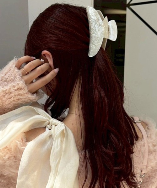 one after another NICE CLAUP（ワンアフターアナザーナイスクラップ）の「【Latini】ロゴストーンワニクリップ（バレッタ/ヘアクリップ・レディース・グレー/アイボリー・FREE）」の5枚目の写真