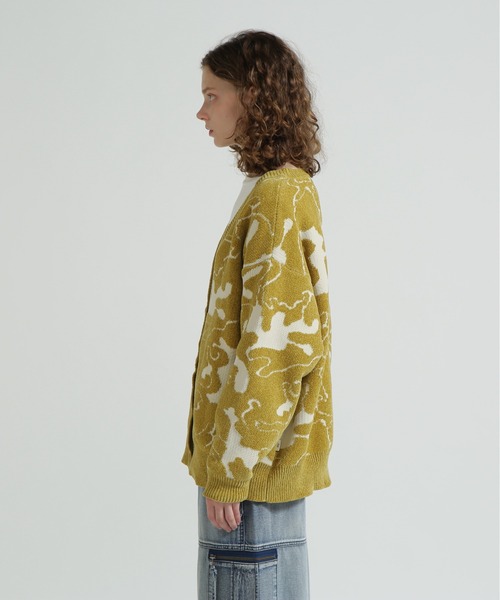 AVIREX（アヴィレックス）の「《直営店限定》BOUCLE CAMO KINT CARDIGAN（カーディガン/ボレロ・レディース・ネイビー/イエロー・F）」の8枚目の写真