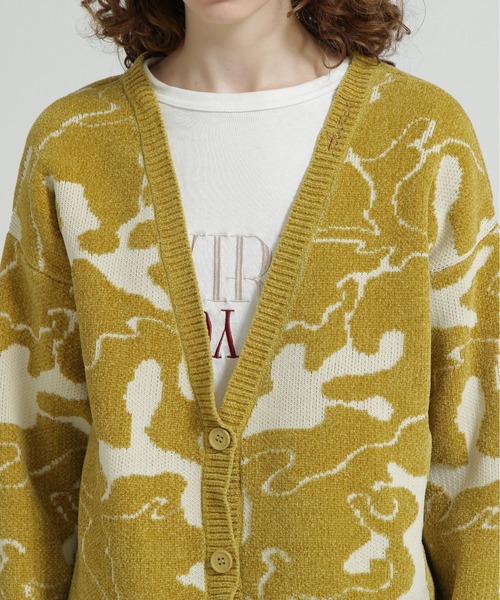 AVIREX（アヴィレックス）の「《直営店限定》BOUCLE CAMO KINT CARDIGAN（カーディガン/ボレロ・レディース・ネイビー/イエロー・F）」の6枚目の写真