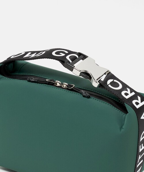 UNITED ARROWS GOLF(ユナイテッドアローズゴルフ)の「ロゴテープ スクエア ポーチ(ゴルフグッズ・メンズ・ケリーグリーン/ブラック・FREE)」の12枚目の写真