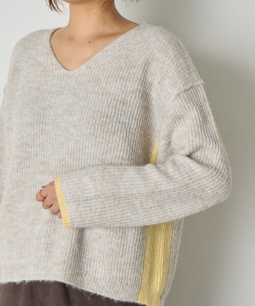 Jena espace merveilleux(ジェナ エスパスメルヴェイユ)の「【スタイルアップ】配色アゼVニット(ニット/セーター・レディース・ベージュ/ブラウン/グレー・FREE)」の4枚目の写真