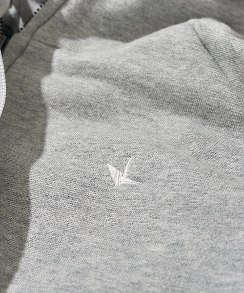 1piu1uguale3 RELAX（ウノピュウノウグァーレトレリラックス）の「【1PIU1UGUALE3 RELAX】THICK STRING LOGO, ZIP HOODIE（パーカー・メンズ・ブラック/グレー・LARGE/MEDIUM/X-LARGE）」の8枚目の写真