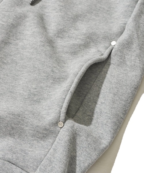 1piu1uguale3 RELAX（ウノピュウノウグァーレトレリラックス）の「【1PIU1UGUALE3 RELAX】THICK STRING LOGO, ZIP HOODIE（パーカー・メンズ・ブラック/グレー・LARGE/MEDIUM/X-LARGE）」の9枚目の写真