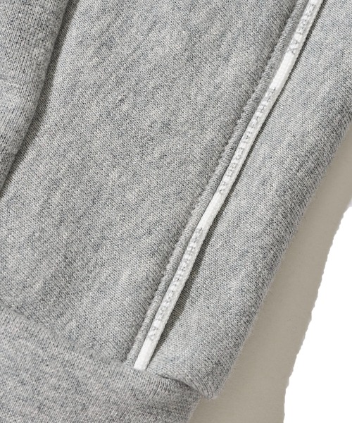 1piu1uguale3 RELAX（ウノピュウノウグァーレトレリラックス）の「【1PIU1UGUALE3 RELAX】THICK STRING LOGO, ZIP HOODIE（パーカー・メンズ・ブラック/グレー・LARGE/MEDIUM/X-LARGE）」の11枚目の写真