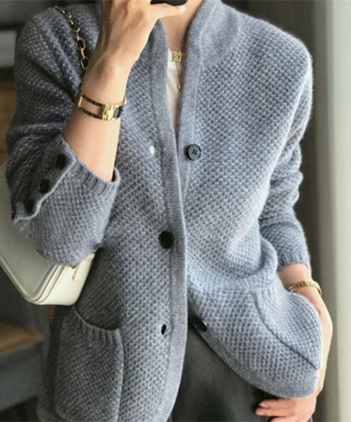 deux amour（ドゥーザムール）の「前ボタンポケット付きニットジャケット（その他アウター・レディース・ブラウン/グレー/アイボリー・FREE）」の2枚目の写真