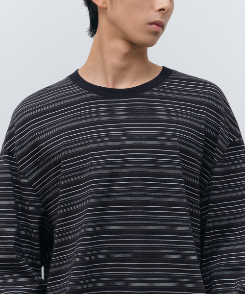 MUSINSA STANDARD（ムシンサスタンダード）の「マルチストライプリラックスド長袖Tシャツ4 [ネイビー]（Tシャツ/カットソー・メンズ・その他・LARGE/X-LARGE/XX-LARGE/SMALL/MEDIUM）」の4枚目の写真