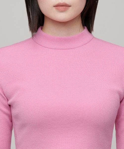 MUSINSA STANDARD WOMAN（ムシンサスタンダードウーマン）の「ウーマンズスリムクロップモックネックニット【ピンク】（ニット/セーター・レディース・その他・SMALL/MEDIUM/LARGE）」の3枚目の写真
