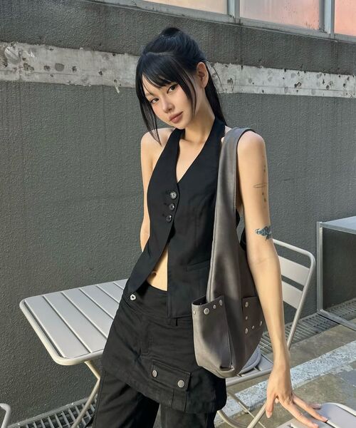 WESLEYHYUSTON(ウェズリーユーストン)の「Evelyn halter neck vest black(ベスト・レディース・その他・SMALL/MEDIUM)」の6枚目の写真