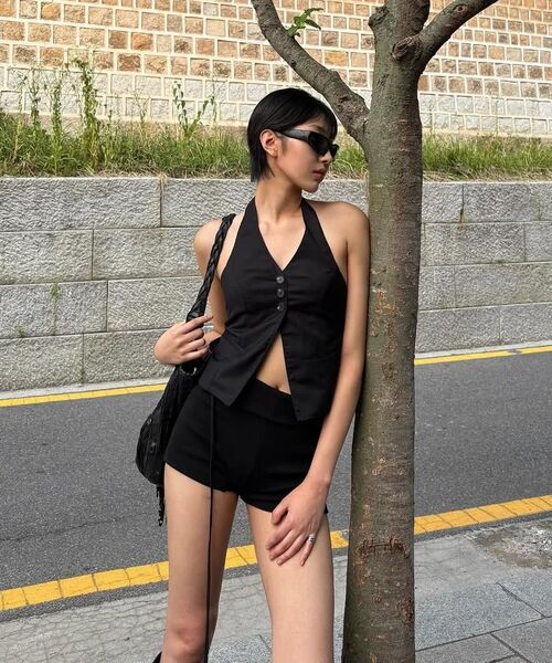 WESLEYHYUSTON(ウェズリーユーストン)の「Evelyn halter neck vest black(ベスト・レディース・その他・SMALL/MEDIUM)」の7枚目の写真