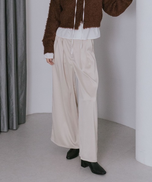 archives（アルシーヴ）の「サテンタックパンツ（その他パンツ・レディース・ネイビー/ブラウン/ベージュ・MEDIUM）」の2枚目の写真