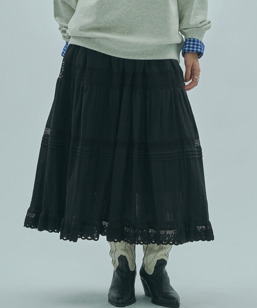 ROSE BUD（ローズバッド）の「(mag.by c)FRILL TIERED SKIRT（スカート・レディース・ホワイト/ブラック・ONE SIZE）」の2枚目の写真