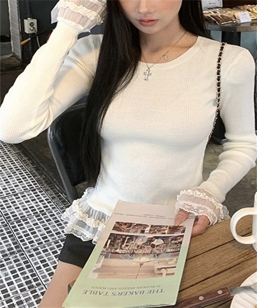 FREE STYLISTS(フリー スタイリスト)の「異素材ドッキングレースフリルニットトップス(Tシャツ/カットソー・レディース・グレー/ホワイト・M/L/XL/S)」の4枚目の写真