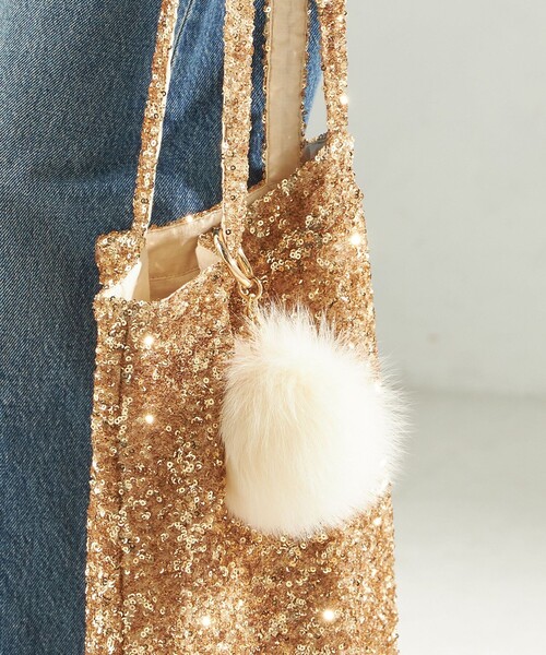 SHIPS(シップス)の「フォックス ファーポンポン チャーム(キーホルダー・レディース・ベージュ/オフホワイト/ライトブルー・ONE SIZE)」の5枚目の写真