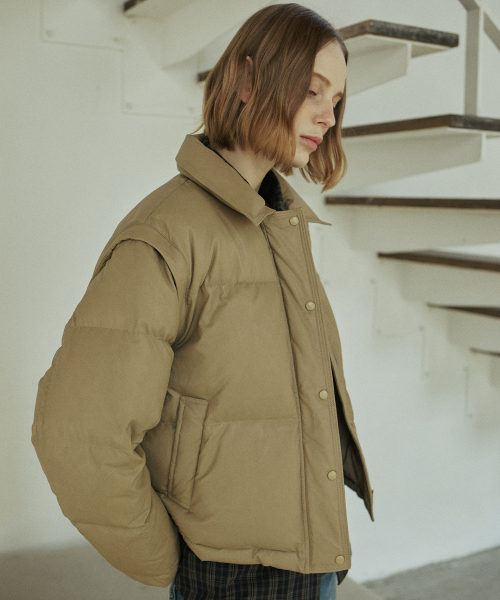 YUPPE（ヨッペ）の「LEATHER SHORT PADDING_BEIGE（ダウンジャケット/コート・レディース・その他・FREE）」の4枚目の写真