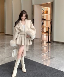 Sibra（シブラ）の「ファーカフ付きウエストベルトショートコート（ノーカラーコート）」