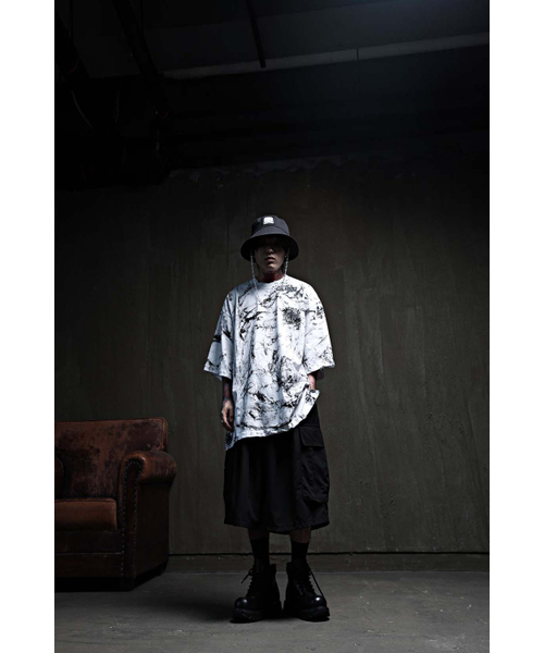 KIRTIMUKHA（キールティムカ）の「ロゴラフペインティングルーズフィット半袖Tシャツホワイト（Tシャツ/カットソー・メンズ・その他・2/3）」の9枚目の写真