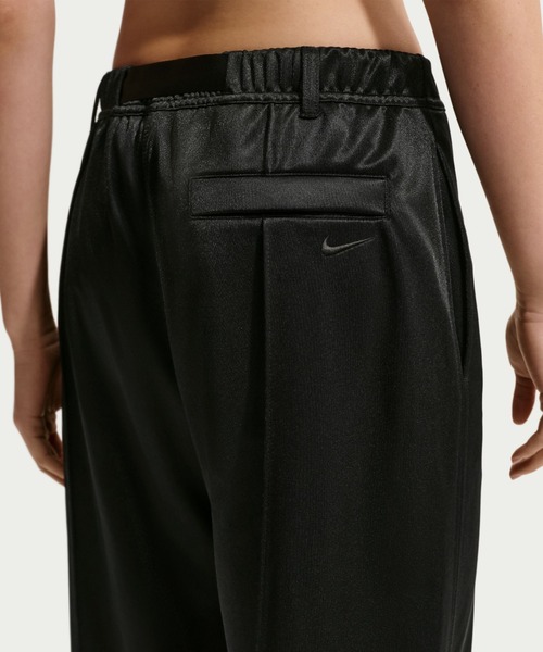 NIKE(ナイキ)の「NIKE WMNS NSW BELTED PINTUCK PANT / ナイキ ウィメンズ ルーズ ミッドライズ ベルト付き ピンタックパンツ【SP】(その他パンツ・レディース・グリーン/ブラック・S/L/M)」の6枚目の写真