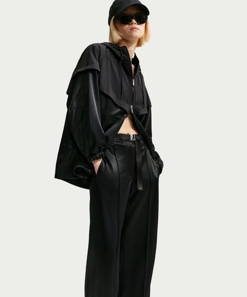 NIKE(ナイキ)の「NIKE WMNS NSW BELTED PINTUCK PANT / ナイキ ウィメンズ ルーズ ミッドライズ ベルト付き ピンタックパンツ【SP】(その他パンツ・レディース・グリーン/ブラック・S/L/M)」の4枚目の写真