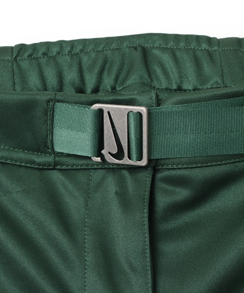 NIKE(ナイキ)の「NIKE WMNS NSW BELTED PINTUCK PANT / ナイキ ウィメンズ ルーズ ミッドライズ ベルト付き ピンタックパンツ【SP】(その他パンツ・レディース・グリーン/ブラック・S/L/M)」の11枚目の写真