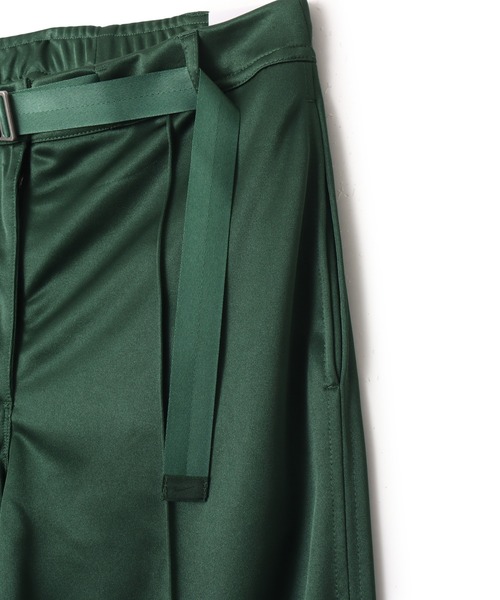 NIKE(ナイキ)の「NIKE WMNS NSW BELTED PINTUCK PANT / ナイキ ウィメンズ ルーズ ミッドライズ ベルト付き ピンタックパンツ【SP】(その他パンツ・レディース・グリーン/ブラック・S/L/M)」の12枚目の写真