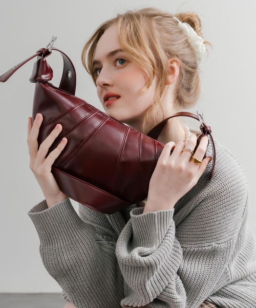 Rocky Monroe(ロッキーモンロー)の「PUレザー クロワッサン型ショルダーバッグ/ボディバッグ(ショルダーバッグ・メンズ・ブラウン/ワイン/ブラック・FREE)」の3枚目の写真