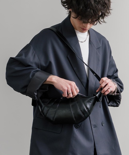 Rocky Monroe(ロッキーモンロー)の「PUレザー クロワッサン型ショルダーバッグ/ボディバッグ(ショルダーバッグ・メンズ・ブラウン/ワイン/ブラック・FREE)」の4枚目の写真