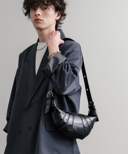 Rocky Monroe(ロッキーモンロー)の「PUレザー クロワッサン型ショルダーバッグ/ボディバッグ(ショルダーバッグ・メンズ・ブラウン/ワイン/ブラック・FREE)」の5枚目の写真