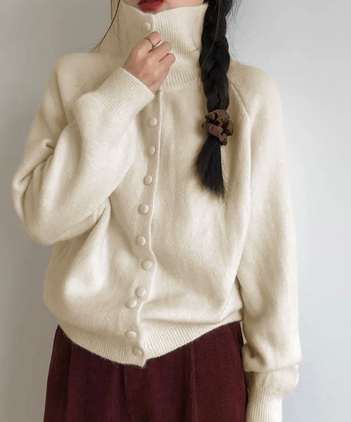 Miniministore(ミニミニストア)の「くるみボタンハイネックニットカーディガン(ニット/セーター・レディース・アイボリー/ライトイエロー/ワインレッド/ブルーグリーン/ダークグレー/ライトグレー/ブラック・FREE)」の2枚目の写真