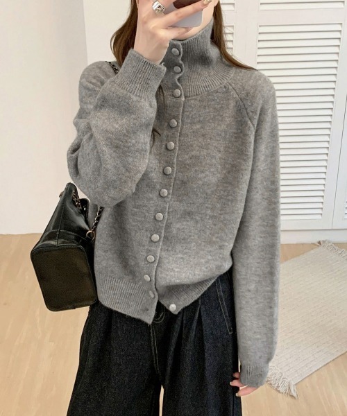 Miniministore(ミニミニストア)の「くるみボタンハイネックニットカーディガン(ニット/セーター・レディース・アイボリー/ライトイエロー/ワインレッド/ブルーグリーン/ダークグレー/ライトグレー/ブラック・FREE)」の8枚目の写真