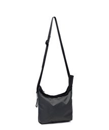 BUTDEEP（バッドディープ）の「005 ASSIST MINI BAG-CHARCOAL（メッセンジャーバッグ）」