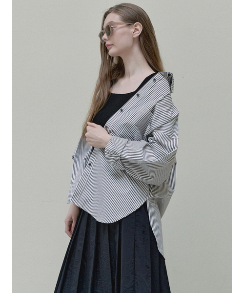 AVANT-G(アバン)の「Unbalance Stripe overfit shirt - white(シャツ/ブラウス・レディース・その他・FREE)」の2枚目の写真