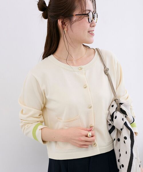 le.coeur blanc（ルクールブラン）の「《WEB限定アイテム》メタルボタンコンパクトカーディガン（カーディガン/ボレロ・レディース・ブルー/ブラック/ライトグリーン/アイボリー・38）」の2枚目の写真