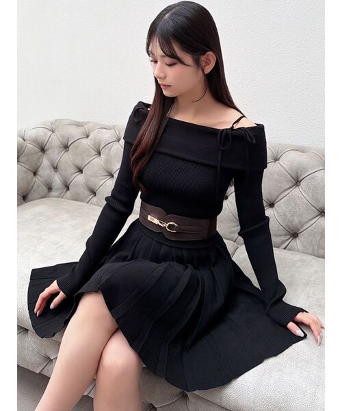 RESEXXY(リゼクシー)の「オフショルプリーツニットミニワンピース(ワンピース・レディース・アイボリー/ブラック/ブルー・FREE)」の17枚目の写真