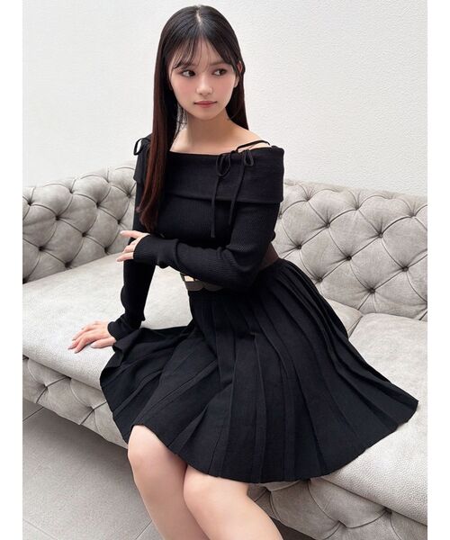 RESEXXY(リゼクシー)の「オフショルプリーツニットミニワンピース(ワンピース・レディース・アイボリー/ブラック/ブルー・FREE)」の18枚目の写真