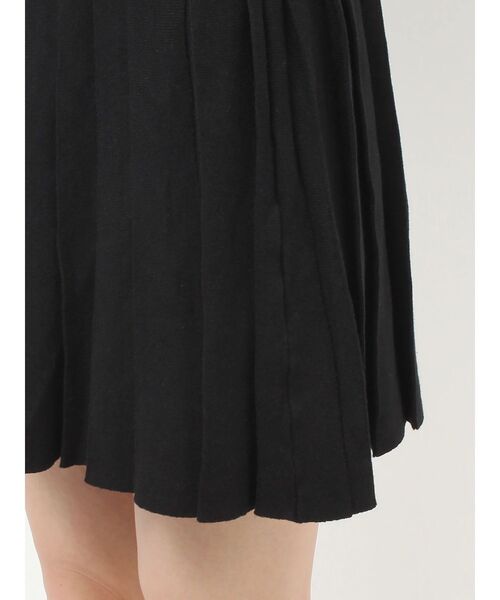 RESEXXY(リゼクシー)の「オフショルプリーツニットミニワンピース(ワンピース・レディース・アイボリー/ブラック/ブルー・FREE)」の5枚目の写真