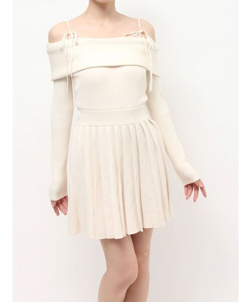 RESEXXY(リゼクシー)の「オフショルプリーツニットミニワンピース(ワンピース・レディース・アイボリー/ブラック/ブルー・FREE)」の11枚目の写真