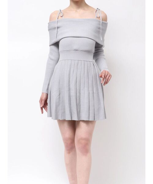 RESEXXY(リゼクシー)の「オフショルプリーツニットミニワンピース(ワンピース・レディース・アイボリー/ブラック/ブルー・FREE)」の13枚目の写真