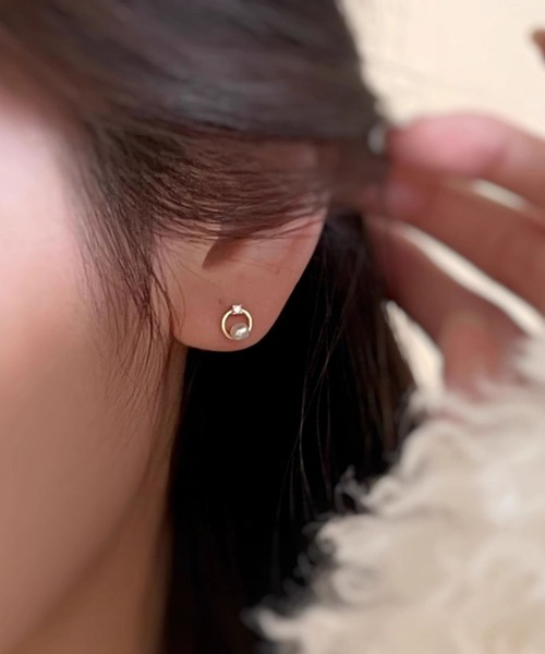 yu-ka(ユーカ)の「YU-KA:パールサークルミニピアス Pearl circle mini pierce(ピアス(両耳用)・レディース・ゴールド/シルバー・FREE)」の4枚目の写真
