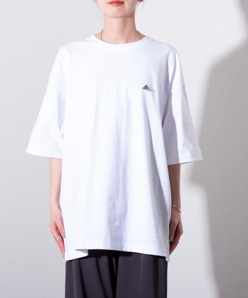 KELTY(ケルティ)の「【KELTY×GLOSTER】別注 バックタイポロゴT(Tシャツ/カットソー・メンズ・グレイッシュベージュ/ブラック/杢グレー/オフホワイト/チャコールグレー/ネイビー・S/M/L)」の13枚目の写真