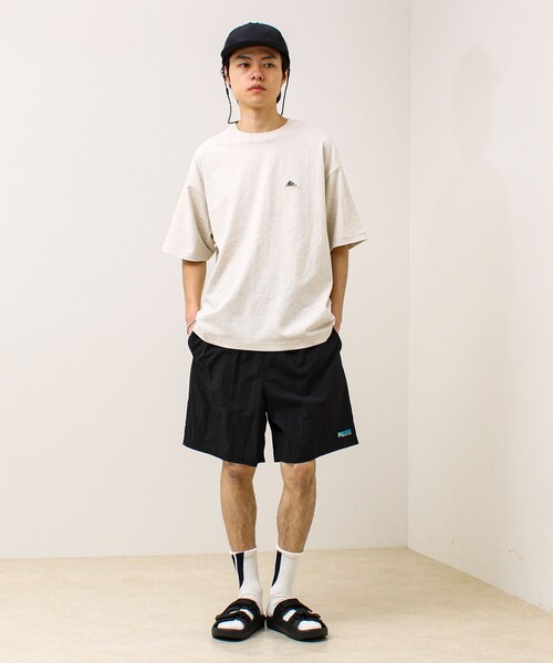 KELTY(ケルティ)の「【KELTY×GLOSTER】別注 バックタイポロゴT(Tシャツ/カットソー・メンズ・グレイッシュベージュ/ブラック/杢グレー/オフホワイト/チャコールグレー/ネイビー・S/M/L)」の16枚目の写真