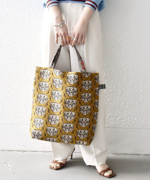 BINDU（ビンドゥー）の「BINDU: A4 デザイン ジャカード トート バッグ（トートバッグ・レディース・キャメル/ブルー/グリーン・ONE SIZE）」の3枚目の写真