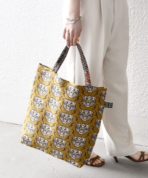 BINDU（ビンドゥー）の「BINDU: A4 デザイン ジャカード トート バッグ（トートバッグ・レディース・キャメル/ブルー/グリーン・ONE SIZE）」の4枚目の写真