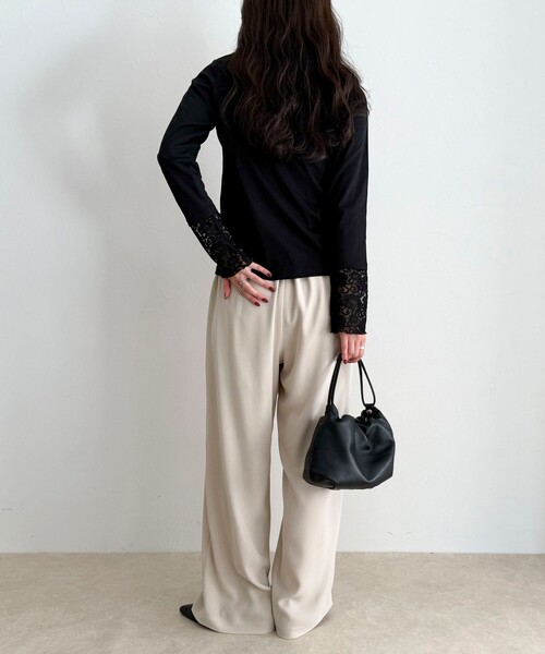 fredy emue（フレディエミュ）の「【1枚でもレイヤードでも◎】レーススリーブ衿フリルロンTシャツ（Tシャツ/カットソー・レディース・ブラック/オフホワイト・38）」の9枚目の写真